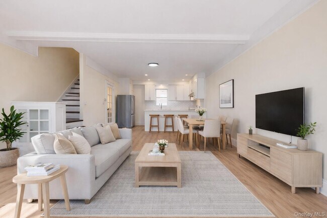 Photo - 68-11 Dartmouth St House