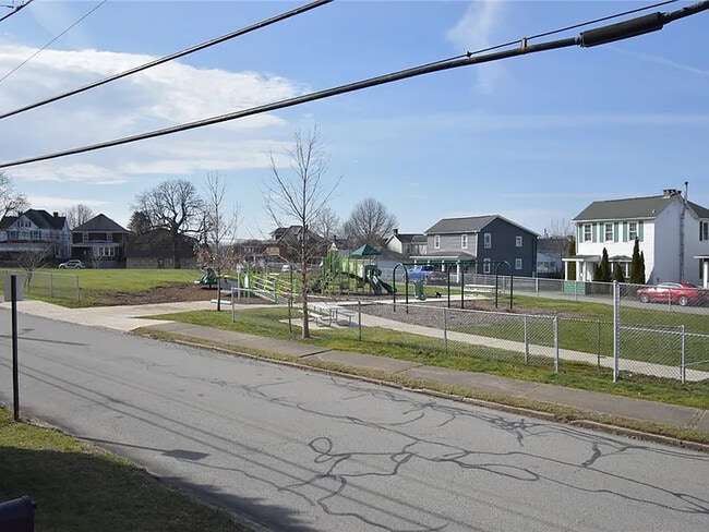 Building Photo - 26-28 Homestead Ave