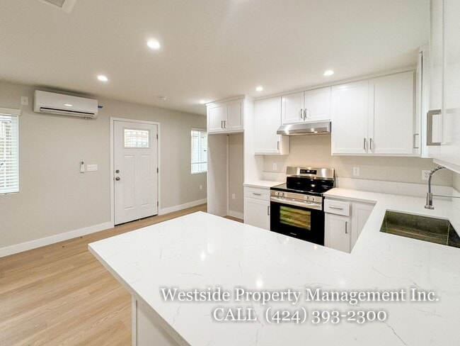 Building Photo - 316 Ximeno Ave