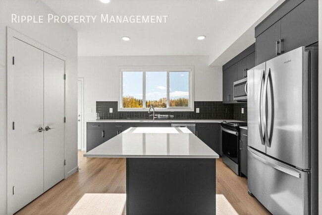 Building Photo - Modern 3 Beds, 2.5 Baths Main Floor/ Upper...