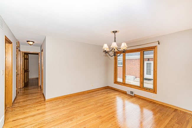 Building Photo - 318 N Walnut St