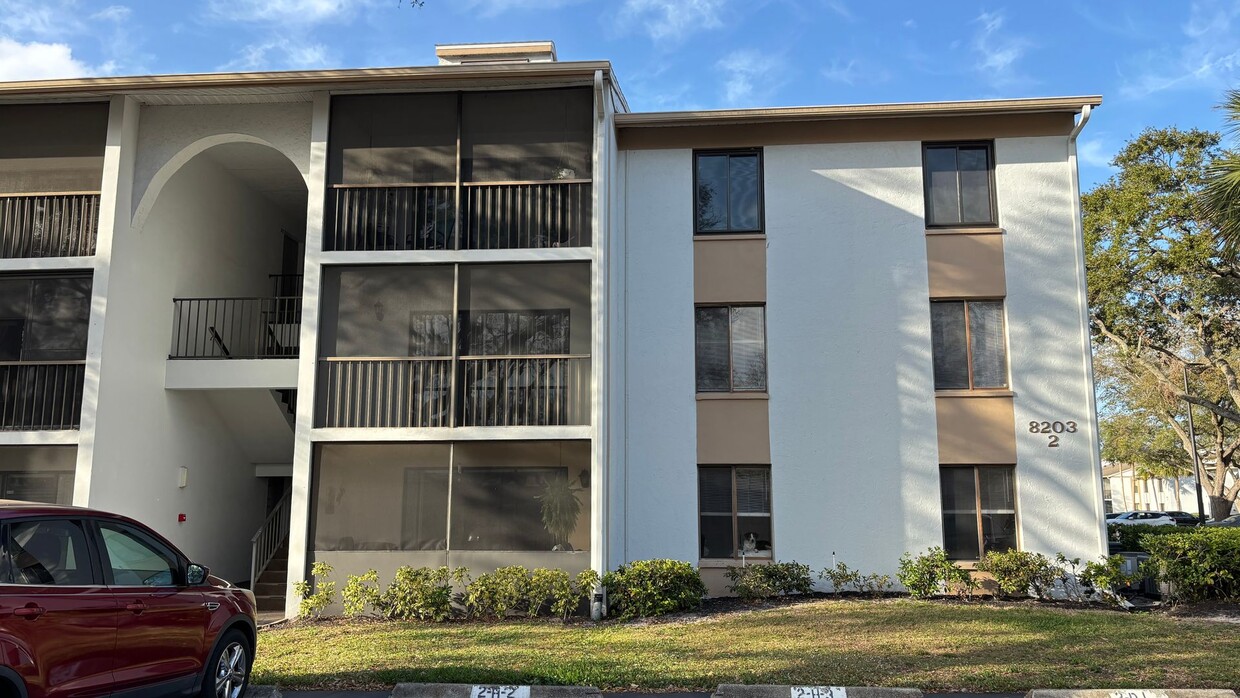 Foto principal - Gated 2nd Floor 2 Bed, 2 Bath Condo in Orl...