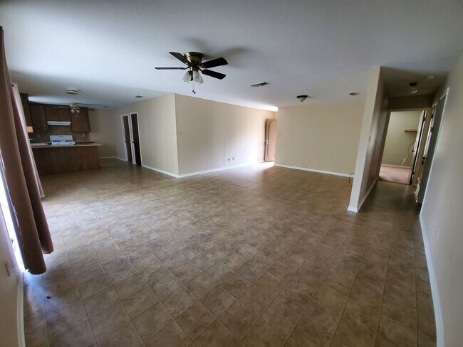 Building Photo - 202 S Willis