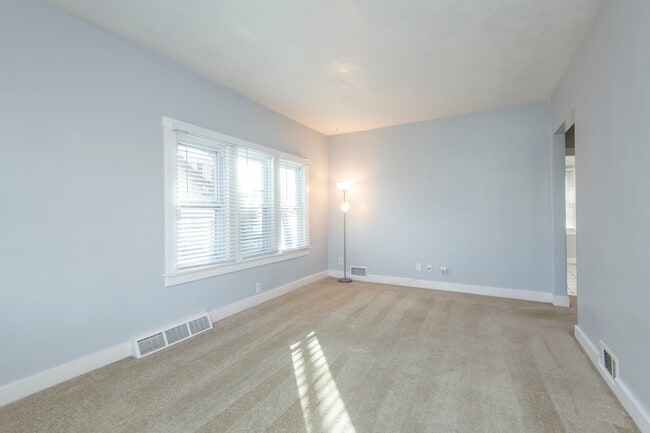 Building Photo - 2615 N Wauwatosa Ave