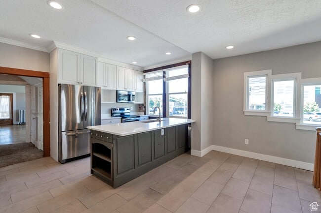 Building Photo - 480 N 300 W