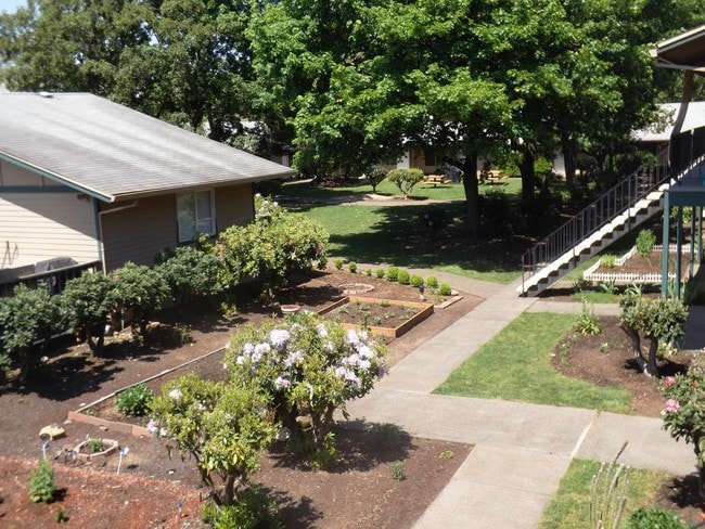 Building Photo - Garden Villa