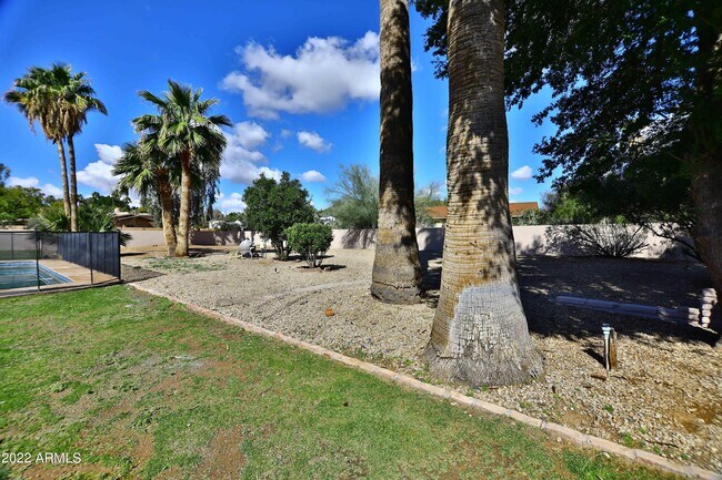 Foto del edificio - 6602 E Lincoln Dr
