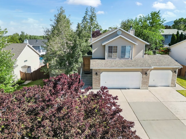 Building Photo - Modern 5 Bedroom Home with 3Car Garage in ...