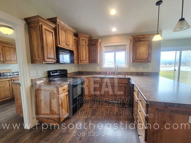 Foto del edificio - Large & Beautiful 6 Bedroom, 3 Bathroom Ho...