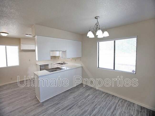 Foto del edificio - 4645 N 99th Dr