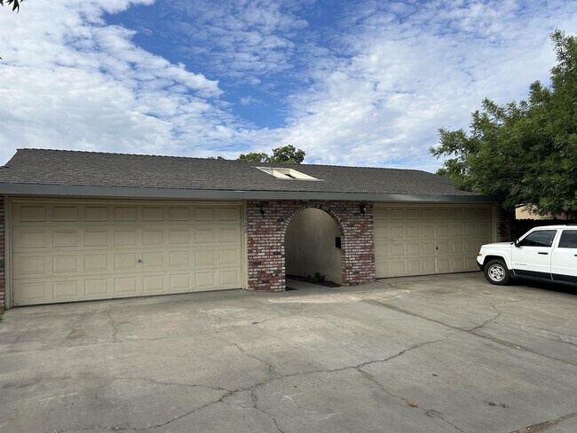 Building Photo - 1722 Floyd Ave