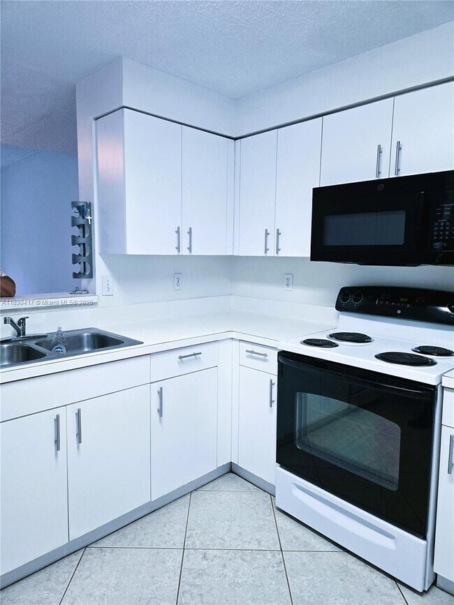 Building Photo - 1210 Sorrento Dr
