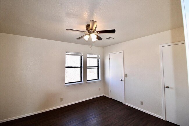 Foto del edificio - 2336 Heatherfield Ln