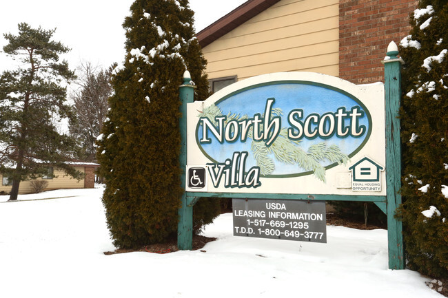 Building Photo - North Scott Villa