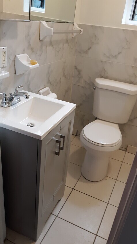 Foto principal - 932 Belmont Ave
