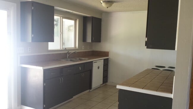 Kitchen - 2483 Roberts Rd.