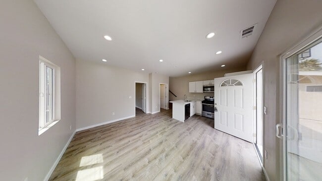 Building Photo - 4BD/2BA on Tipton