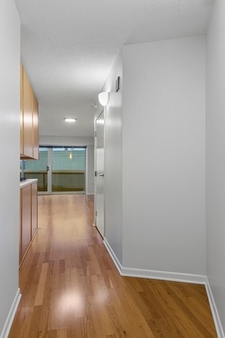 Building Photo - 1720 Maple Ave