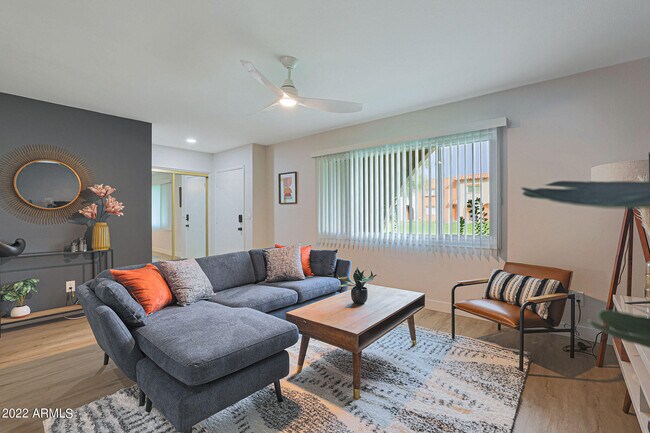 Foto del edificio - 2938 E Clarendon Ave