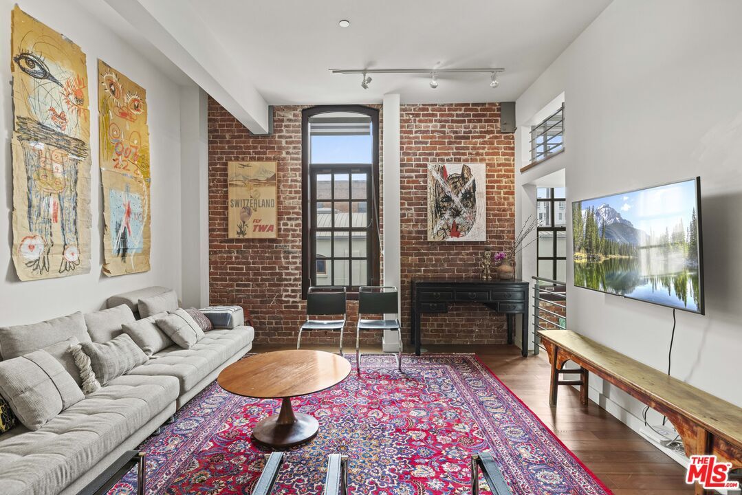 Foto principal - 940 E 2nd St