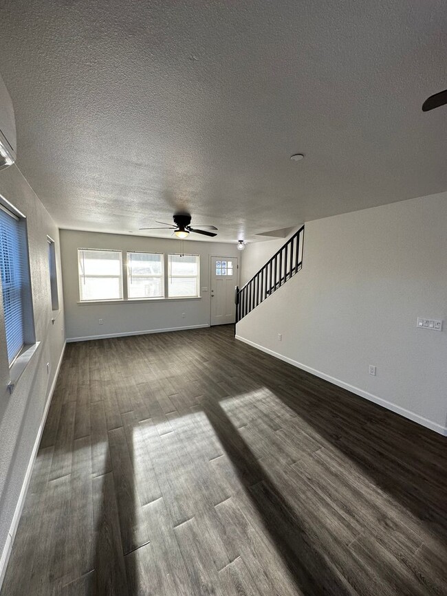 Foto del edificio - Spacious newer build! Close to downtown am...