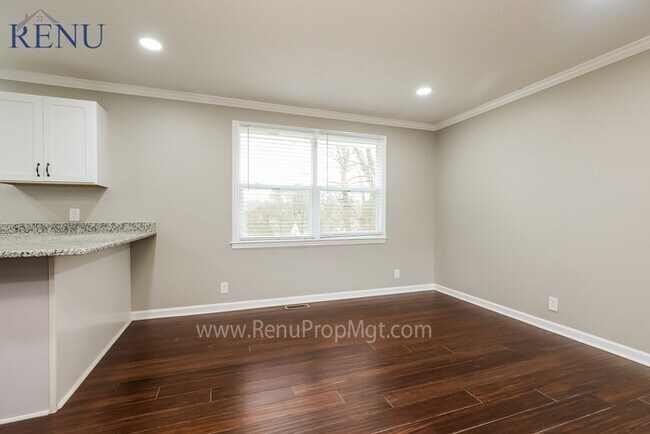 Foto del edificio - 3BR/1.5BA W/ finished basement!