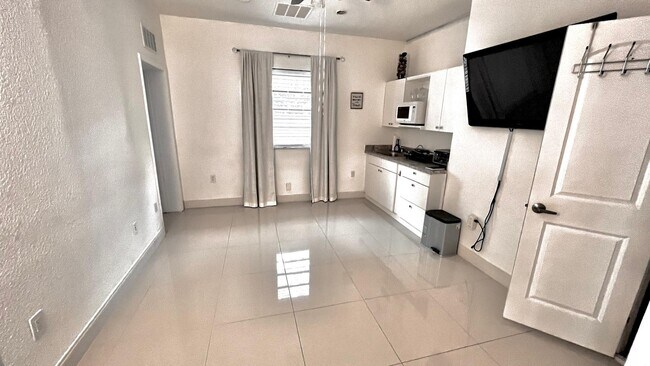 Foto del edificio - 9221 SW 72nd St
