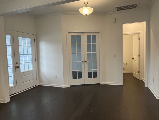 Foto del edificio - Large, Newer 4 Bedroom + Office and Loft i...