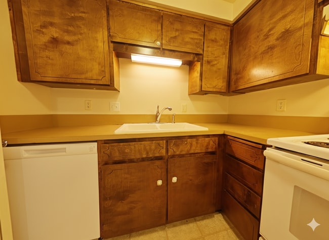Building Photo - 2 Bedroom Apartment ~ Close to 9th Street ...