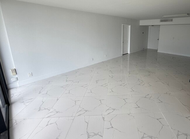 Building Photo - 780 NE 69th St