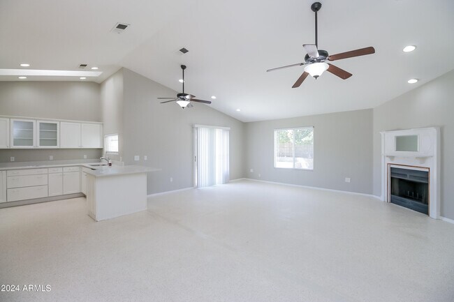 Foto del edificio - 8008 W Tuckey Ln