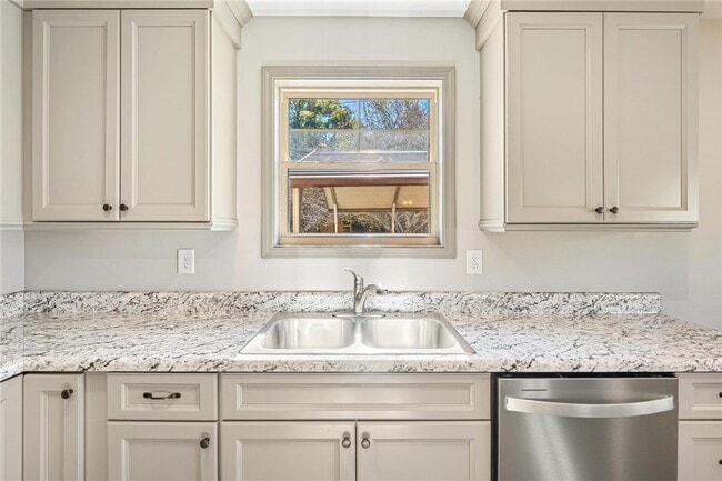 Foto del edificio - 300 Cottage Hl Ct