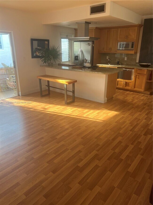 Foto del edificio - 2858 Pine Tree Dr
