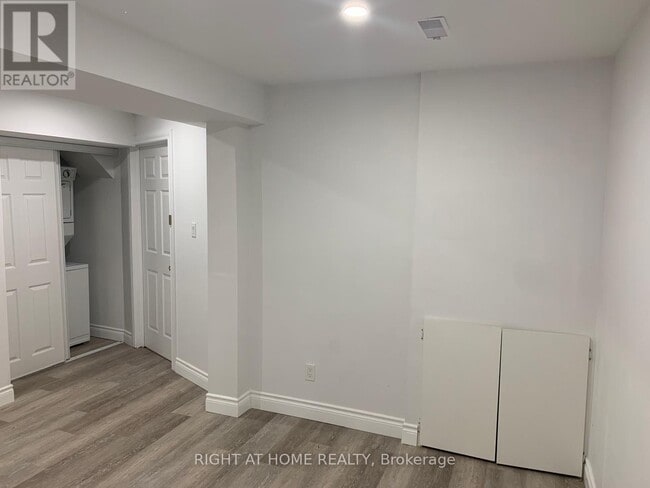 Building Photo - 75 Maffey Crescent