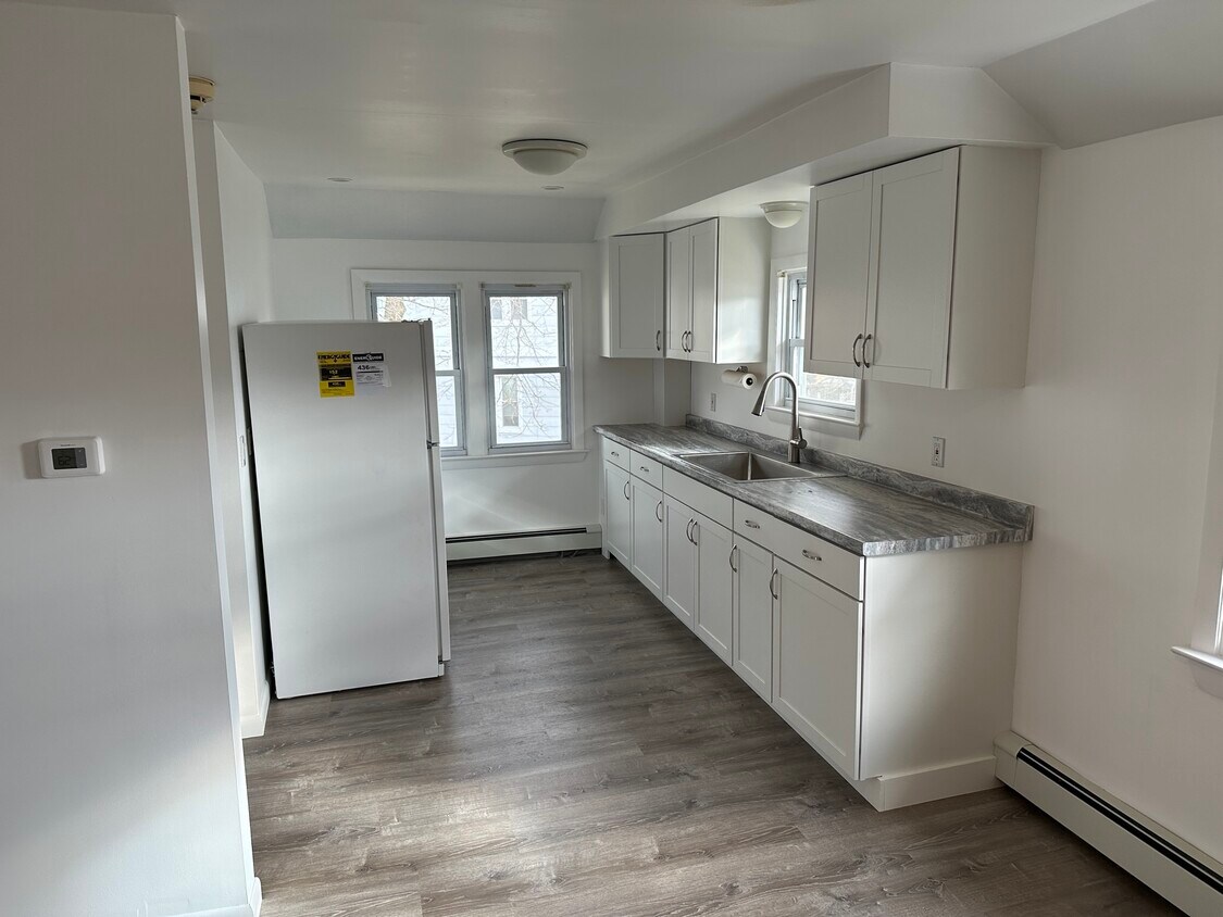 15 Lincoln St Unit B, Smithfield, RI 02917 Apartments in Smithfield, RI