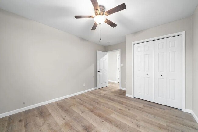 Foto del edificio - 828 Gracey Ave