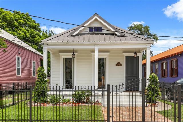 Building Photo - 1118 Dante St