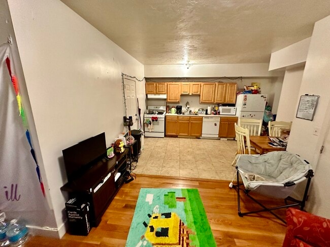 Building Photo - 14 Ashford St