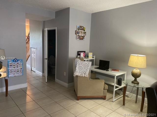 Foto del edificio - 1025 NE 42nd Pl