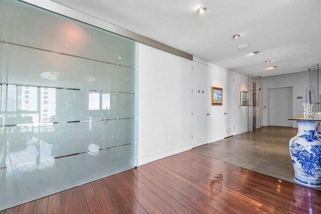 Foto del edificio - 715 Bayshore Dr