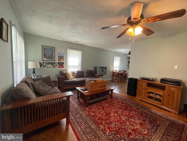 Foto del edificio - 6062 Potomac Dr