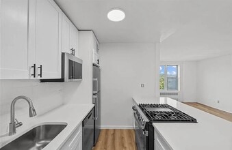 Building Photo - 5425 Valles Ave