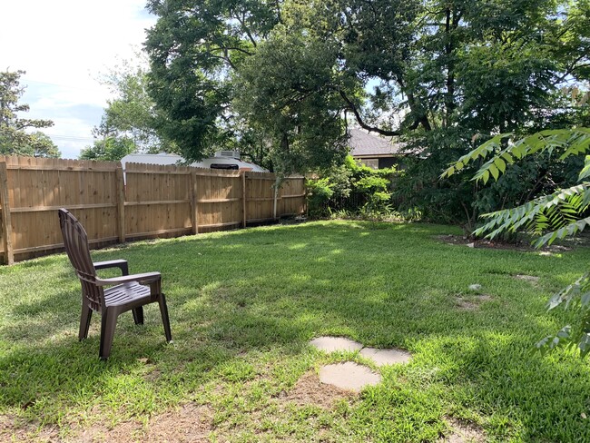 Great Yard for Pets - 2320 Vista Ave