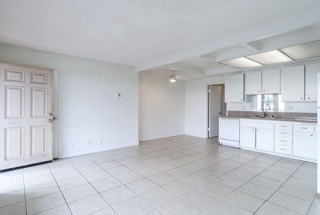 Foto del edificio - Port Hueneme | Surfside ll | 1 Bed + 1 Bath | Ocean Views | Gated Community | Unfurnished