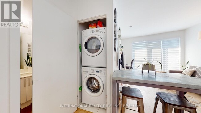Building Photo - 20-2620 Bruyeres Mews