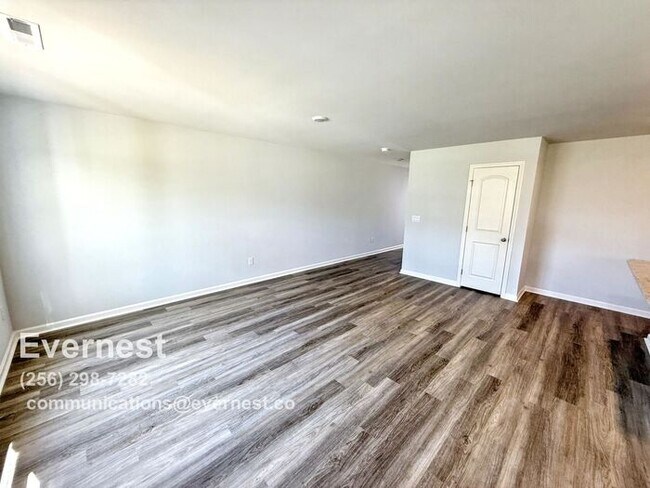 Building Photo - 3-Bedroom, 2.5-Bathroom Townhouse in a Pri...