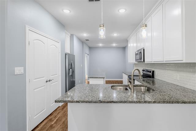 Building Photo - 652 River Garden Dr