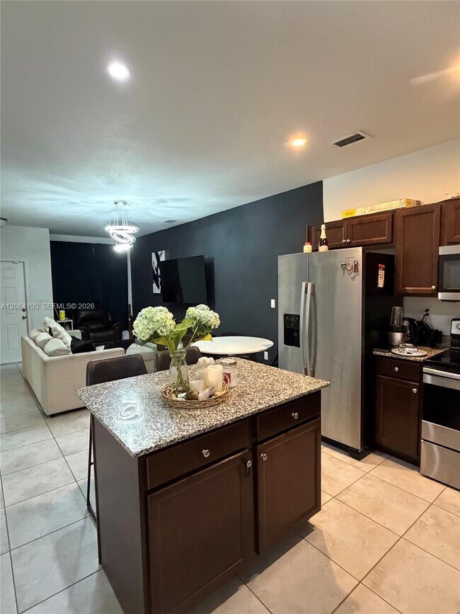 Foto del edificio - 5360 SW 13th Ct