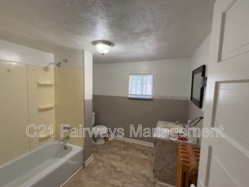 Foto principal - 620 Carothers Ave