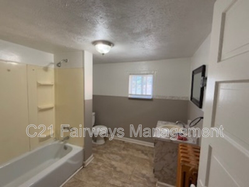 Photo - 620 Carothers Avenue - 2